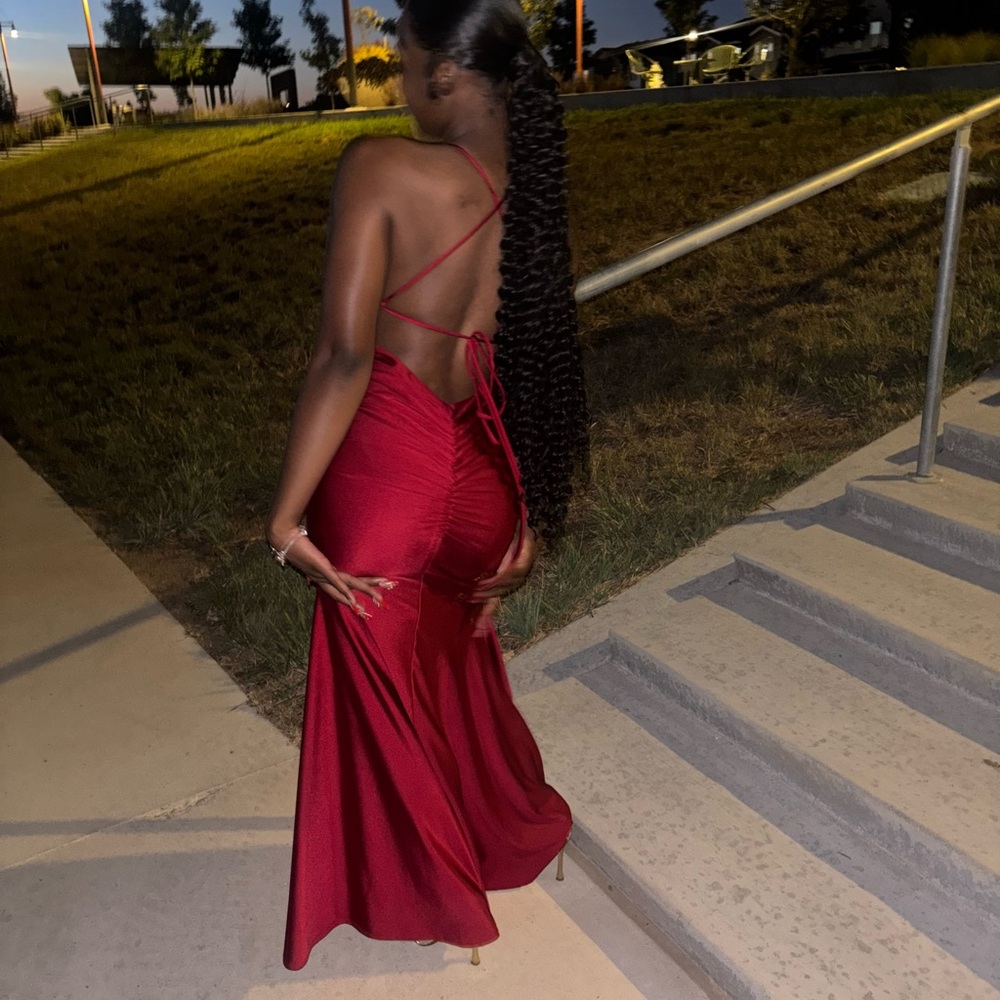 Chic Backless Red Evening Gown - image 1